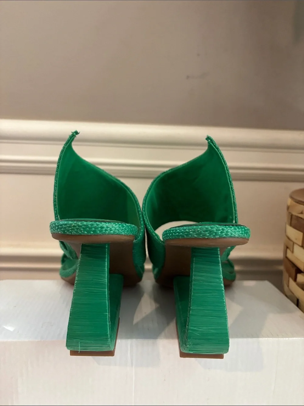 New! Gianni Bini Plumlee Asymmetrical Raffia Architectural Wedge Sandals in gree